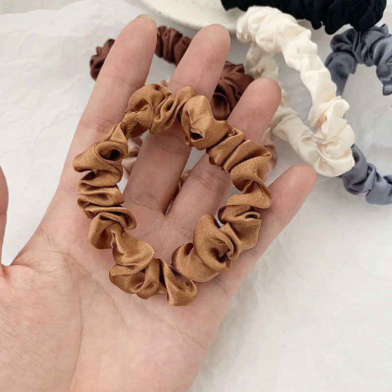 Förpackning med 6 Satin Scrunchies