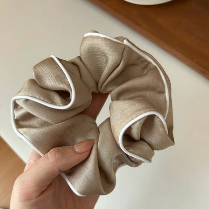 Satiini scrunchie