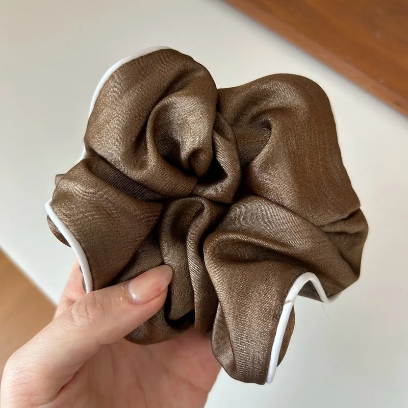 Satiini scrunchie