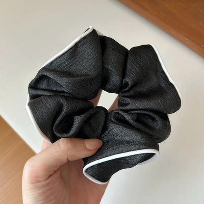 Satiini scrunchie