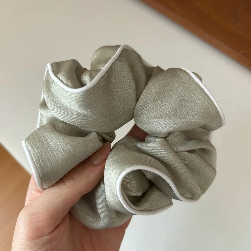 Satiini scrunchie